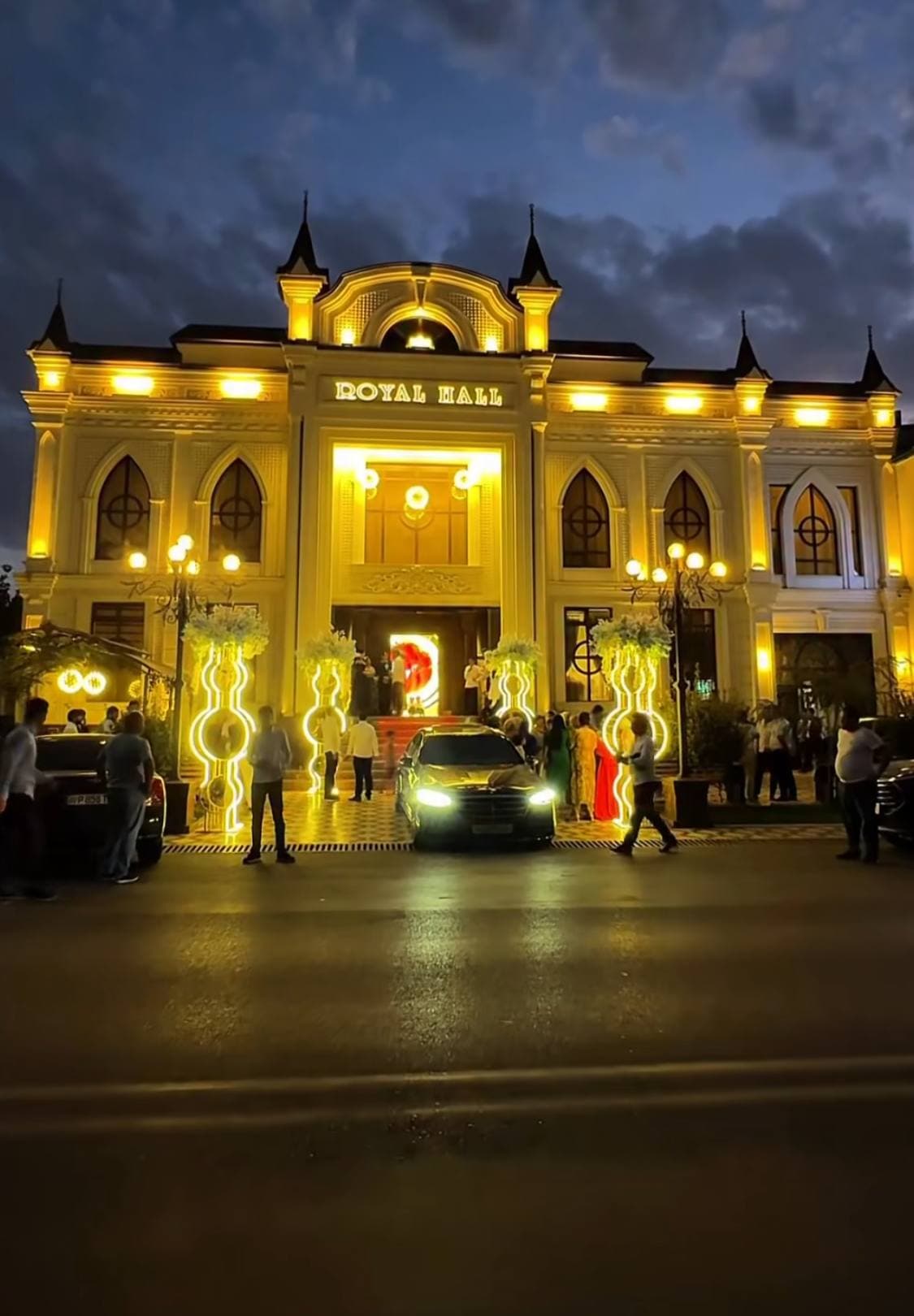 Royal Hall Restarani