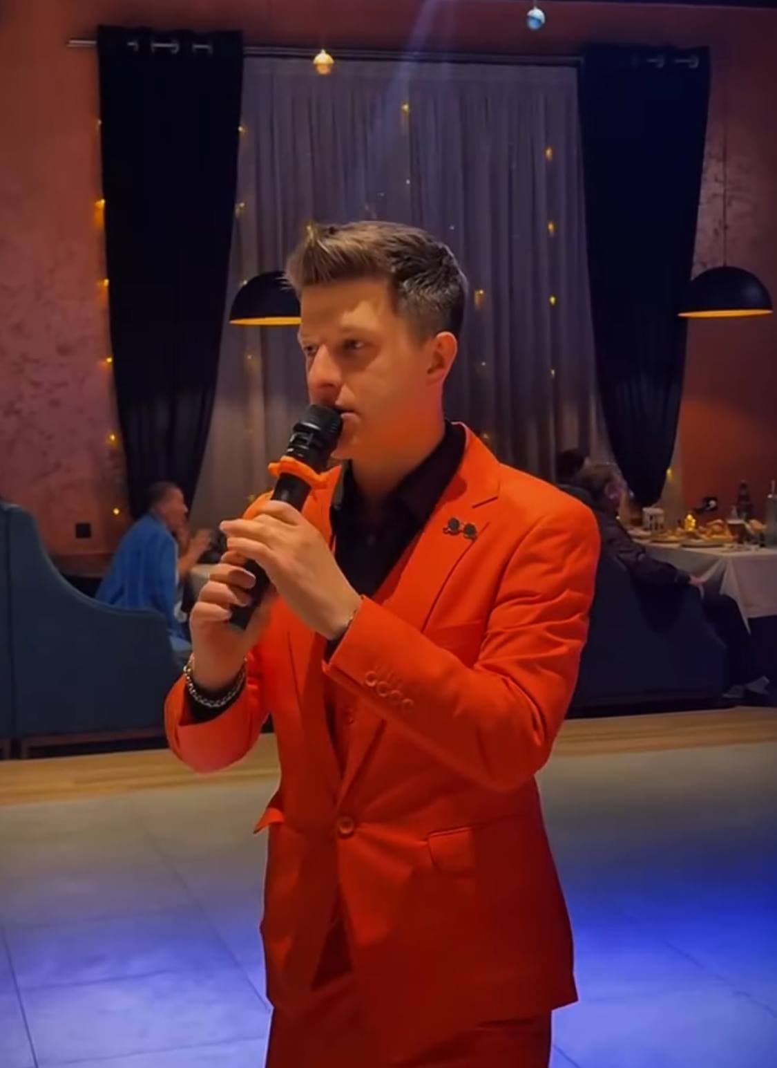Barko Showman