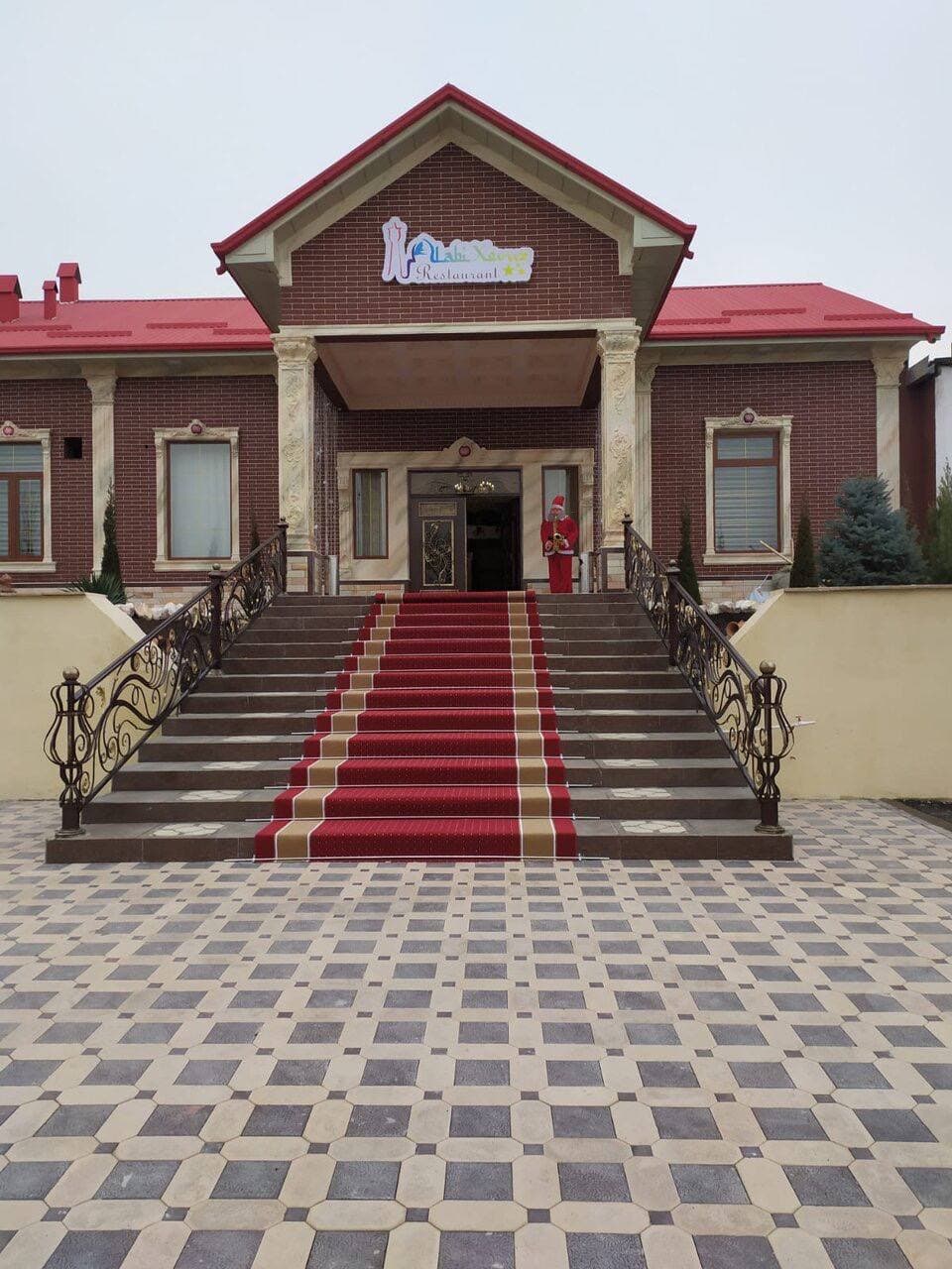 Labi Xovuz Restaurant