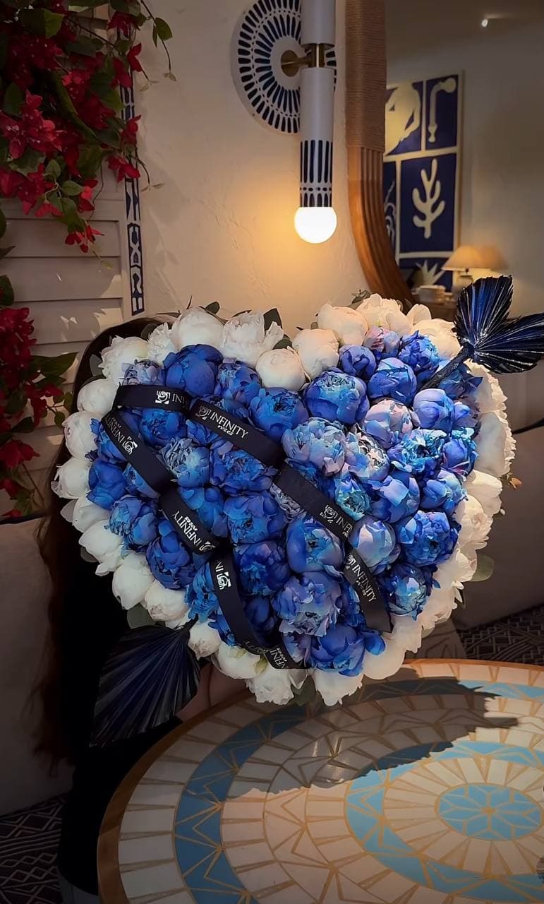 Infinity Roses