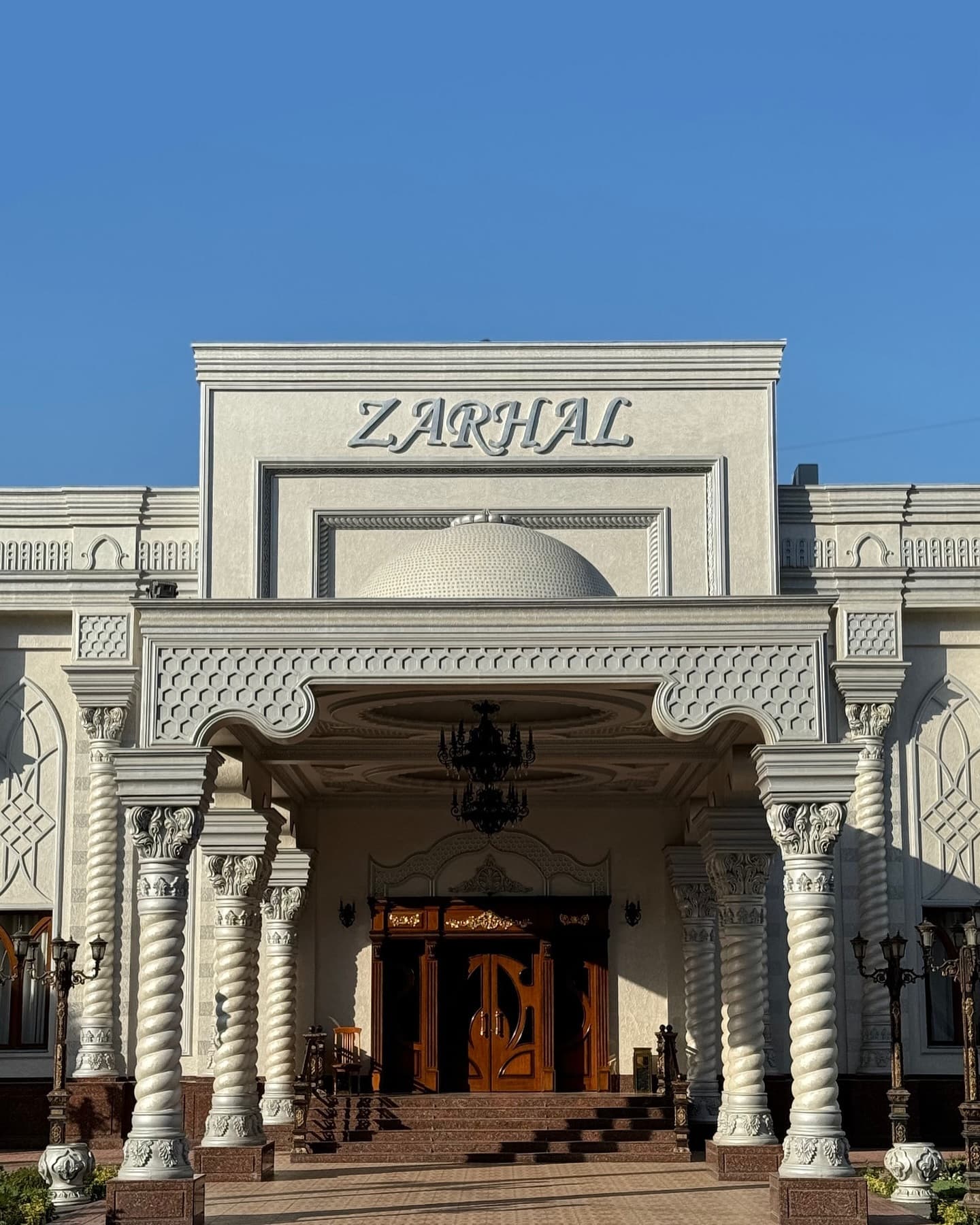 Zarhal Banket zali
